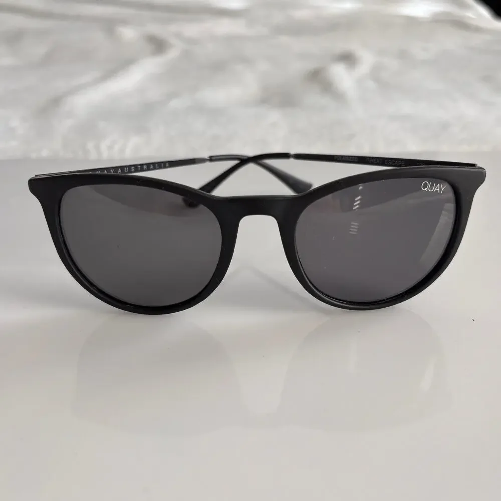 QUAY Australia Great Escape Polarized Sunglasses Matte Black Round Unisex 126mm